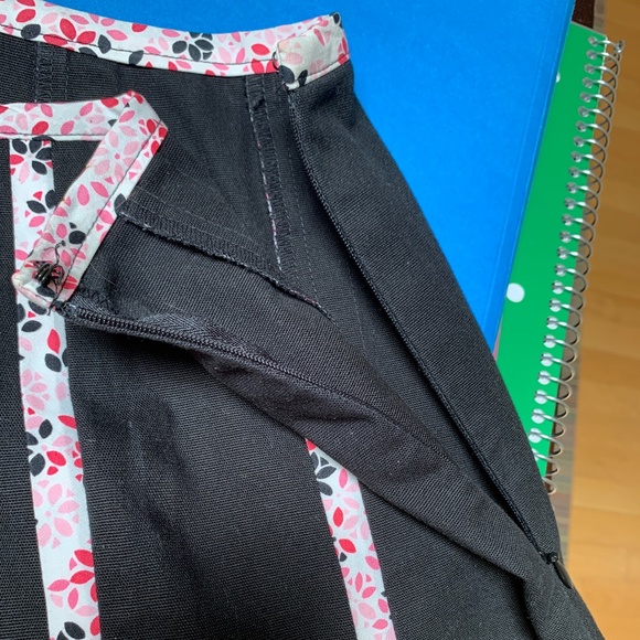 Talbots Skirt Cotton Black with Floral Pink Vertical Stripes Size 10 - Picture 6 of 6